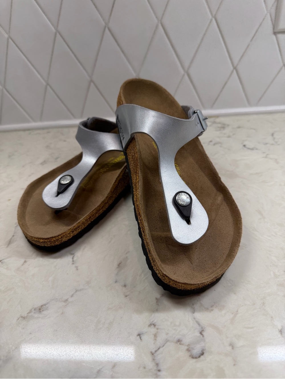 NWOT Birkenstock Metallic Silver Gizeh Thong Sandals